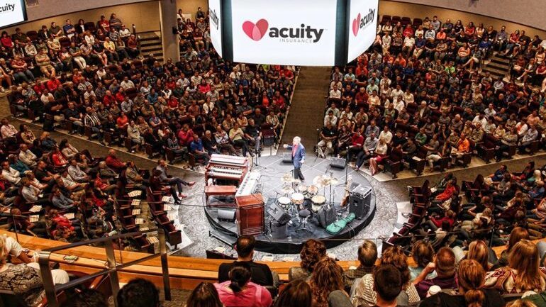 2017 10 17 Acuity Building_Theater-in-the-Round Acuity’s 2,000-person theater-in-the-round.