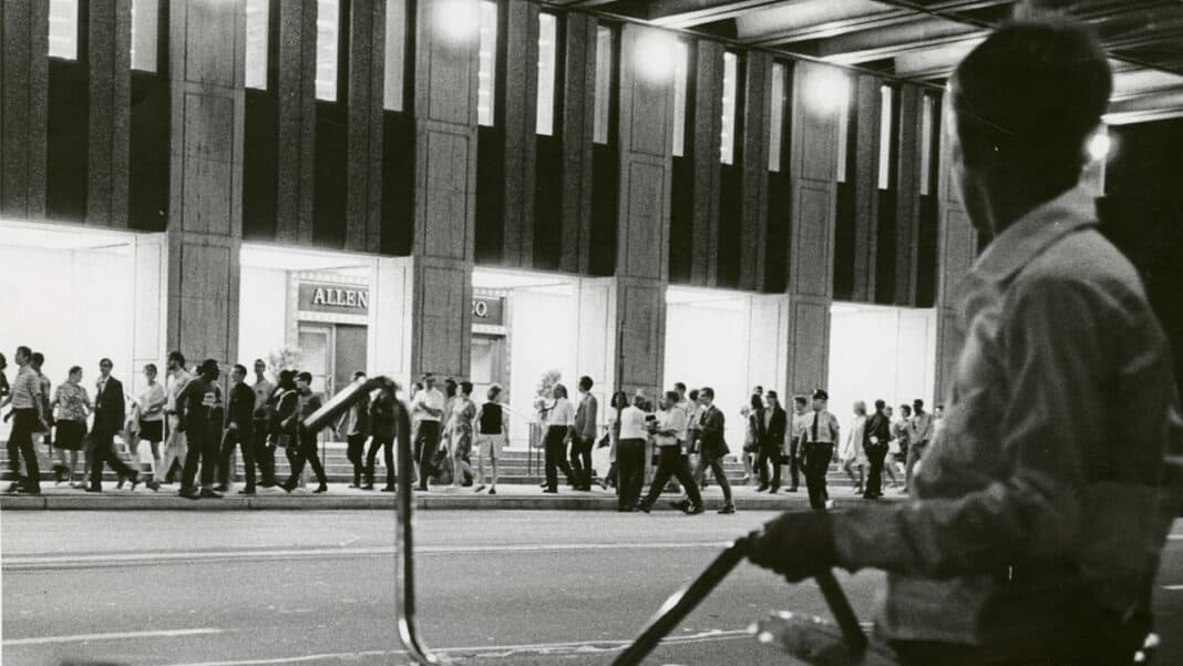 CON-Glance-062920-AB-Protest