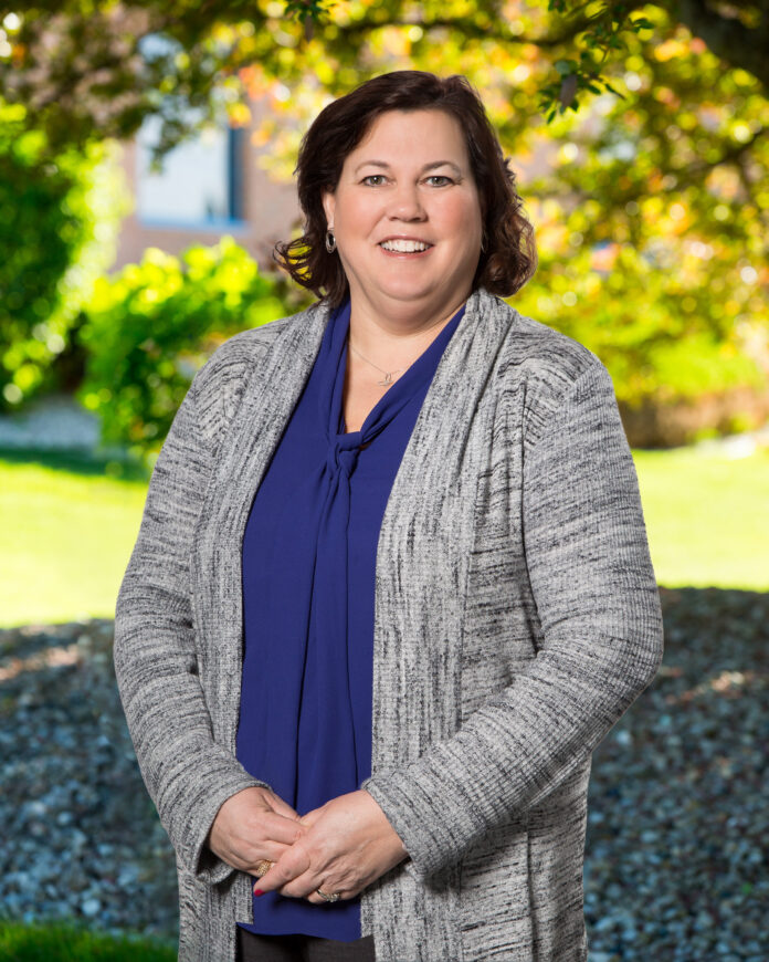 Hansen-Maureen-outside