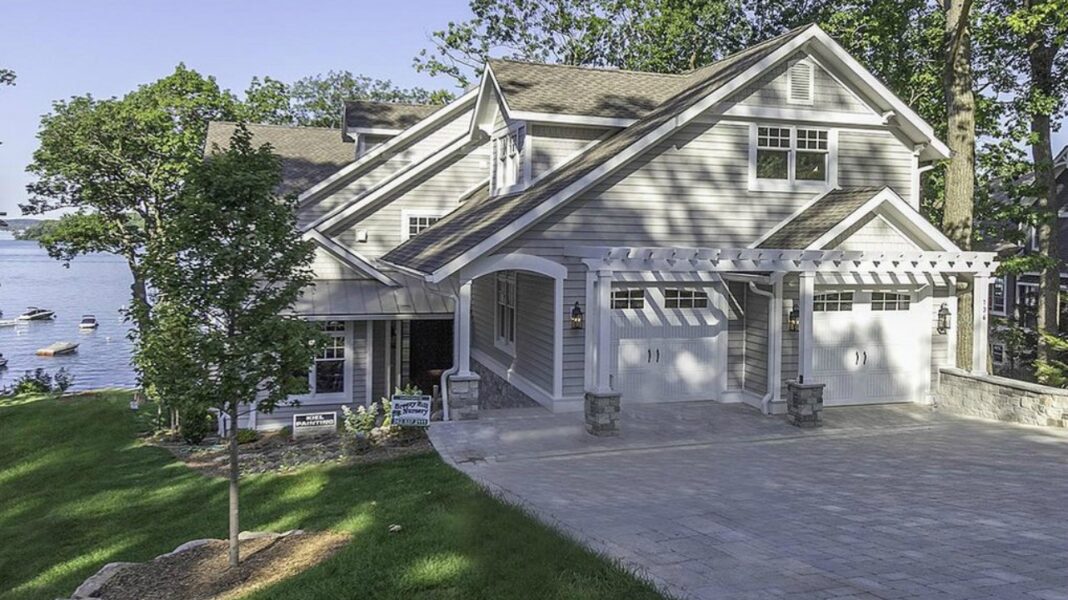 Williams Bay home on Birch Walnut Drive