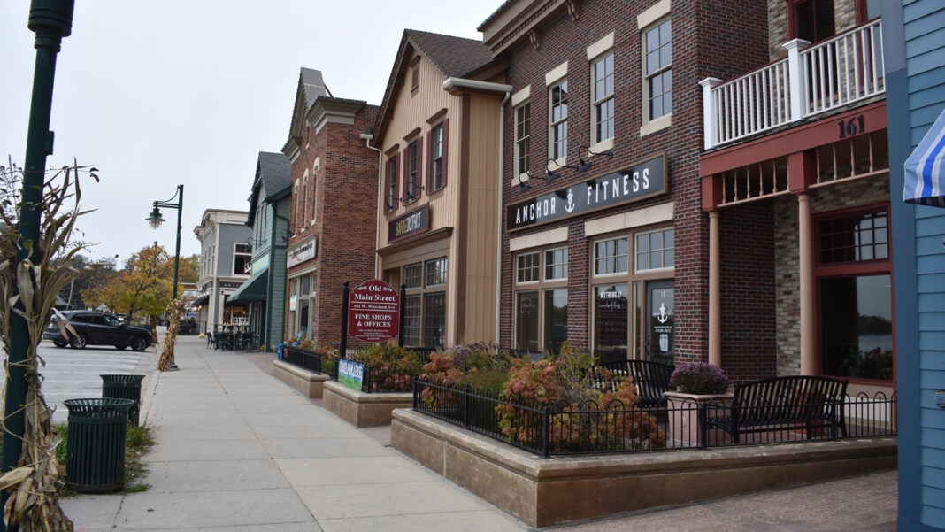 Who owns the block Wisconsin Avenue from Park Avenue to High Street